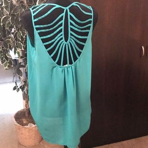 🚨 Beautiful summer top